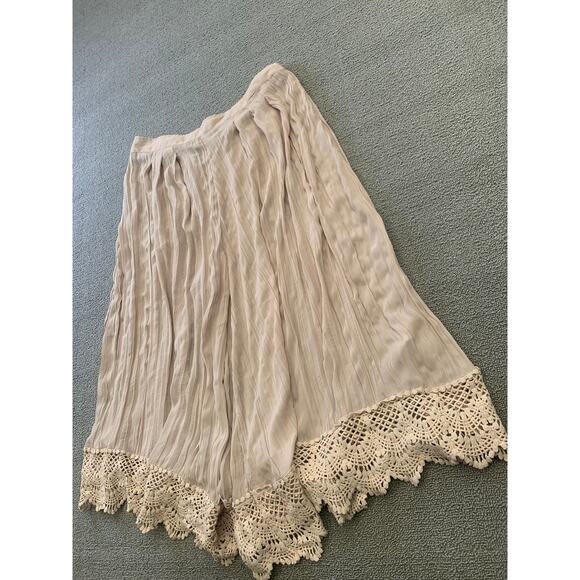 Free People Women's L Flowy Shorts Beige Cropped Culottes Crochet Lace Hem - Picture 11 of 14
